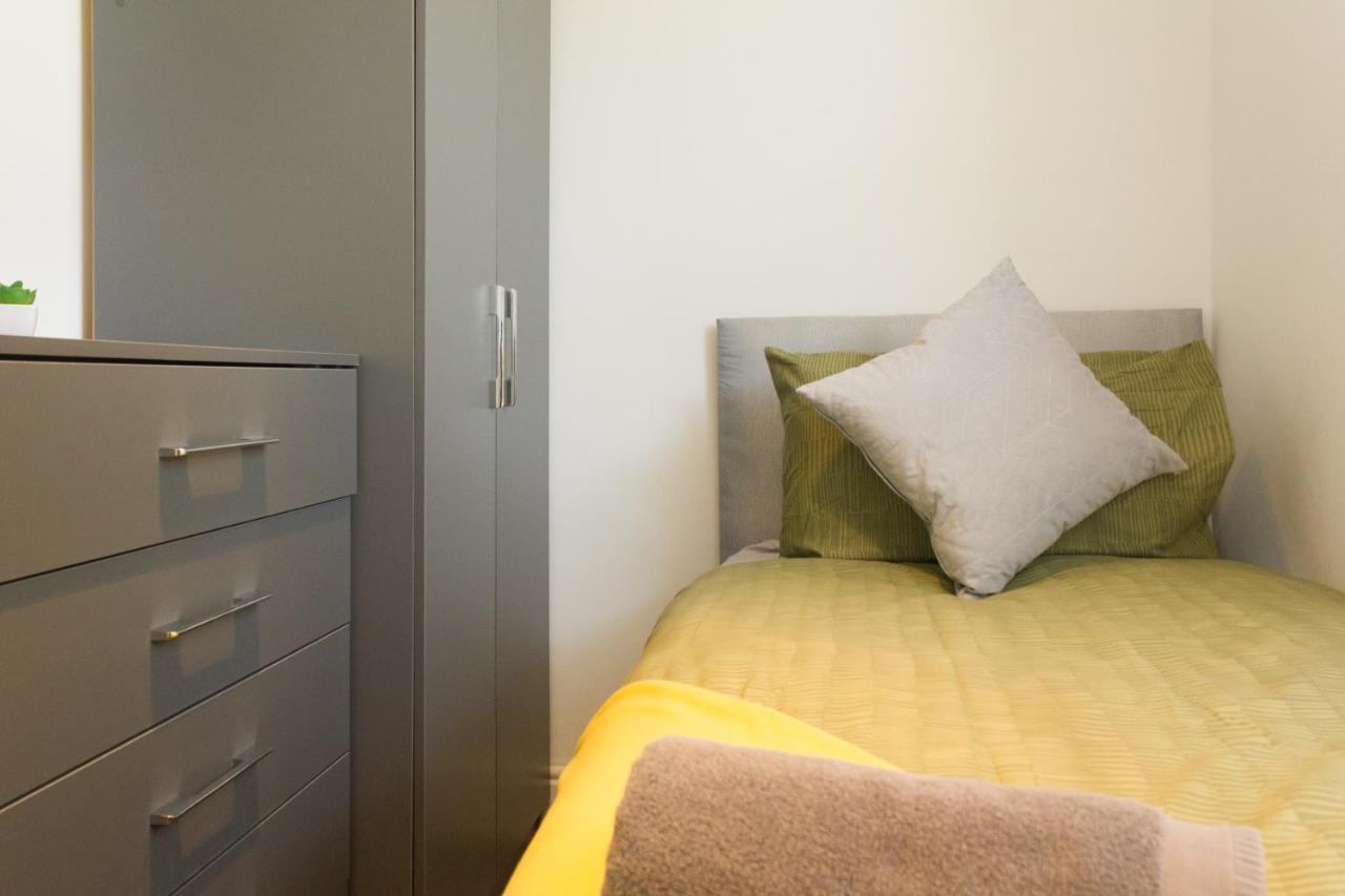Holiday home Boaler House, Modern 4 Bed House With Parking Sleeps 8 *