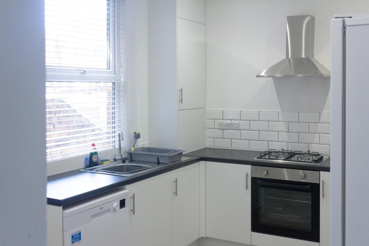 Boaler House, Modern 4 Bed House With Parking Sleeps 8 *